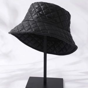 Black stitch detail bucket hat